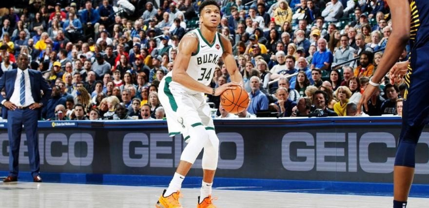 Ο Γιάννης Αντετοκούνμπο ξέρει να σουτάρει και τρίποντα (βίντεο)