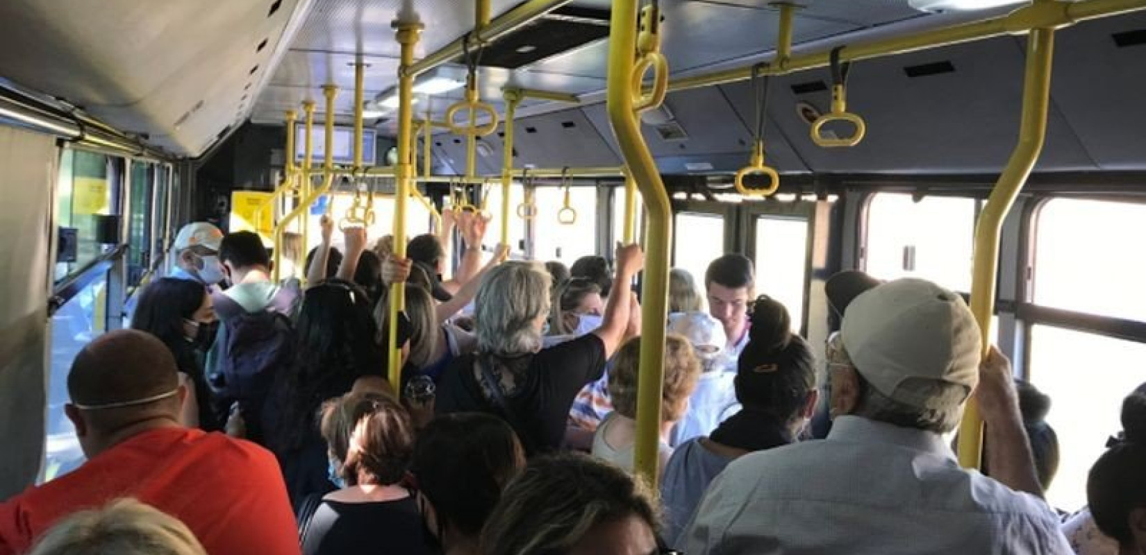 Ανήλικος έβγαλε αιχμηρό αντικείμενο σε επιβάτη λεωφορείου και του έκλεψε 20 ευρώ