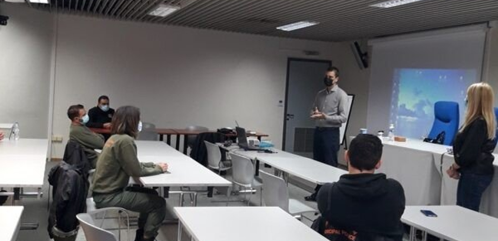 Στα… θρανία η δημοτική αστυνομία για την καταπολέμηση και πρόληψη μορφών έμφυλης βίας