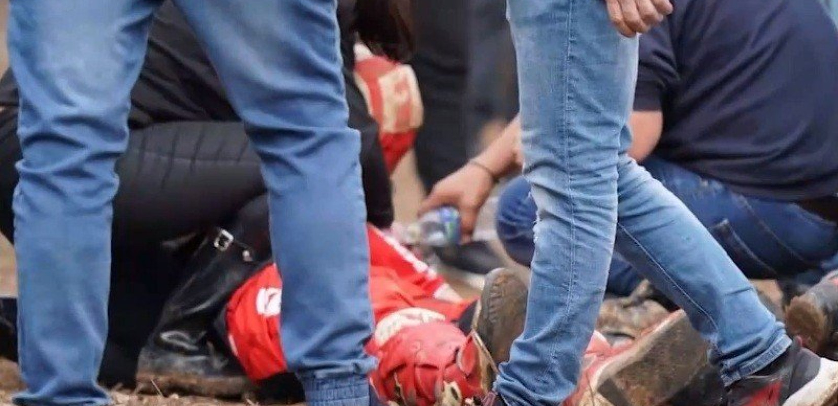 Πακιστάν: Λιντσάρισμα και άγρια δολοφονία διευθυντή εργοστασίου από όχλο εργατών που τον κατηγορούσαν για βλασφημία