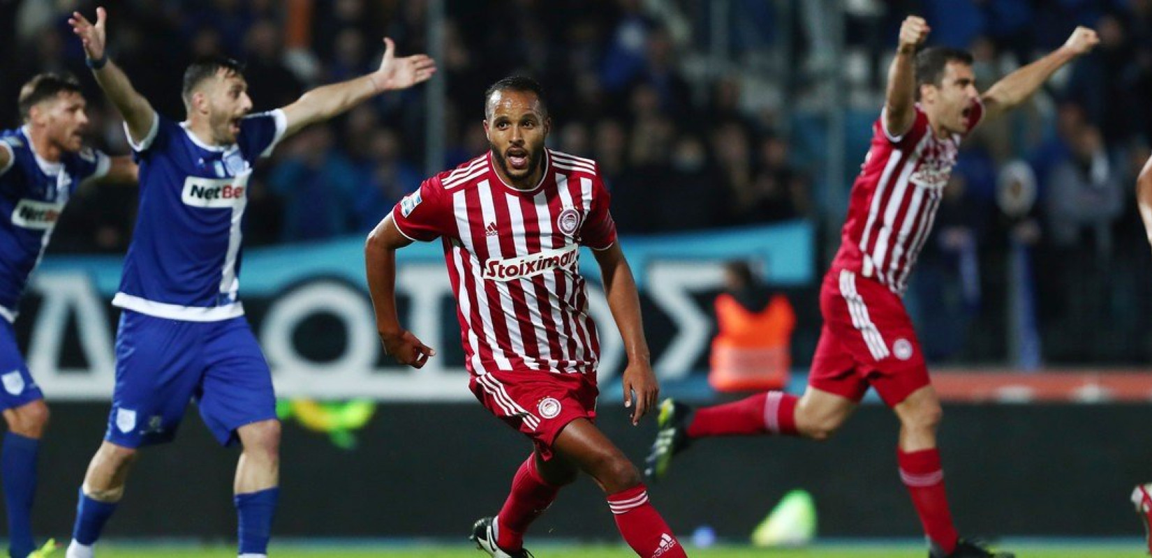 Super League: Καλοδέχτηκε το δώρο πριν το ντέρμπι ο Ολυμπιακός