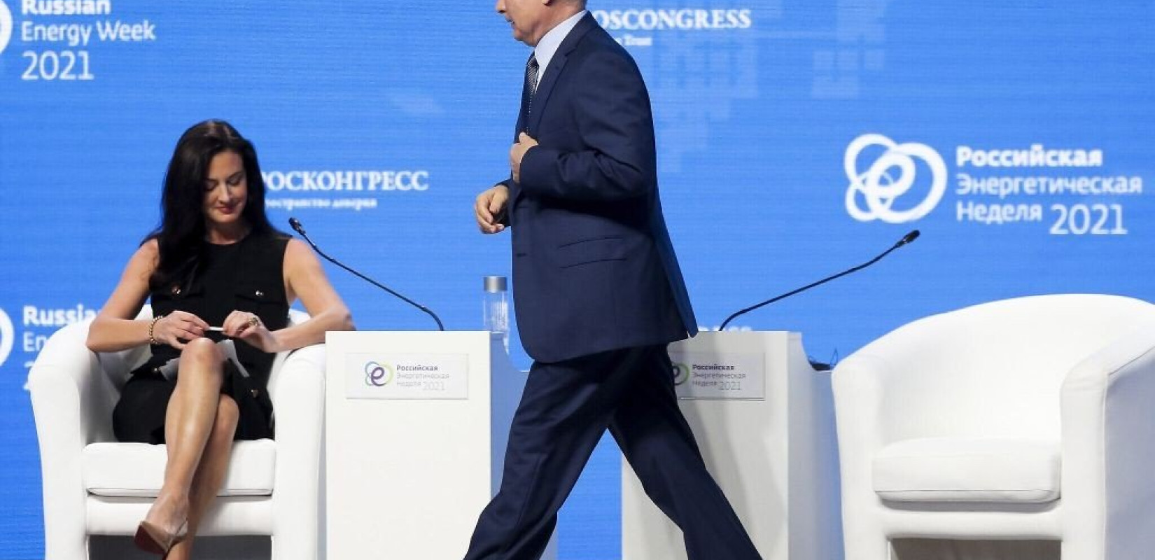 Χυδαία σχόλια ρωσικών ΜΜΕ για την Αμερικανίδα δημοσιογράφο που προσπάθησε να «στριμώξει» τον Πούτιν (βίντεο)