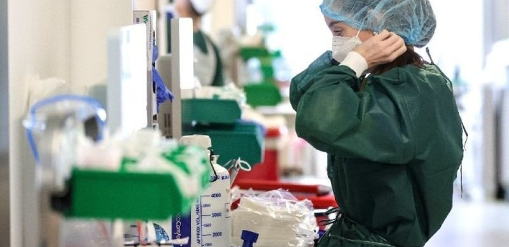 Κορονοϊός: Με αυτό το πρωτόκολλο επιστρέφουν στα πόστα τους οι ανεμβολίαστοι υγειονομικοί