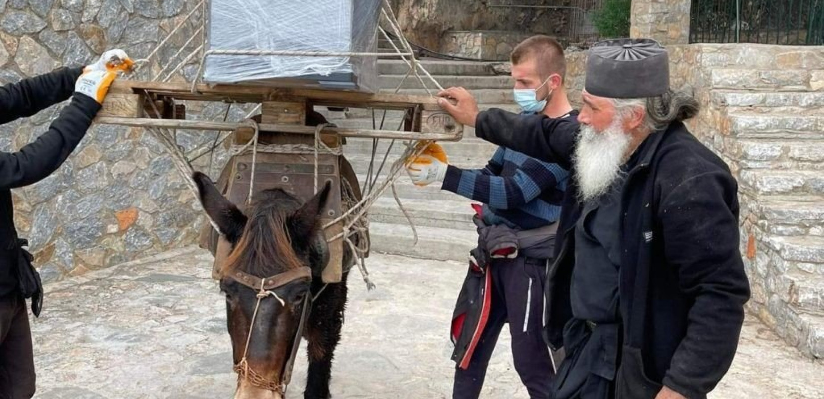 Ο κορονοϊός «ταρακουνά» το Αγιον Ορος