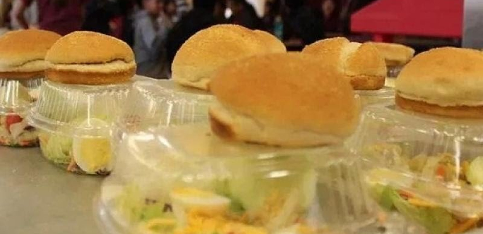 Σχολικά γεύματα: Συνεχίζεται κανονικά η διανομή τους - Επιλύθηκε το ζήτημα