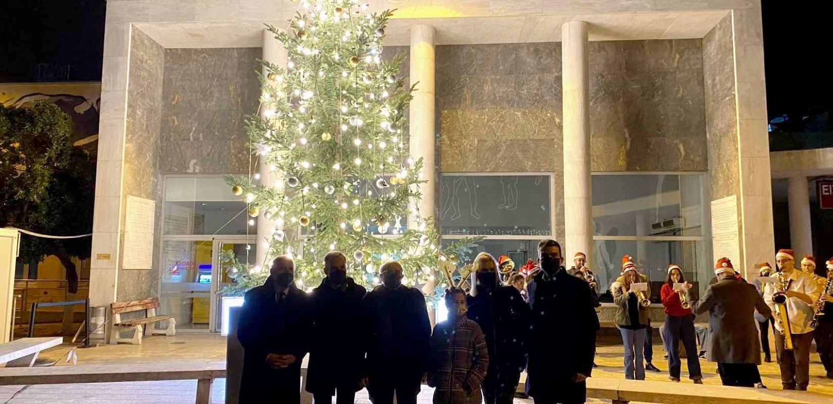 Θεσσαλονίκη: Σε γιορτινούς ρυθμούς οι γειτονιές – Άναψε το δέντρο στο ΑΧΕΠΑ (φωτ, βίντεο)