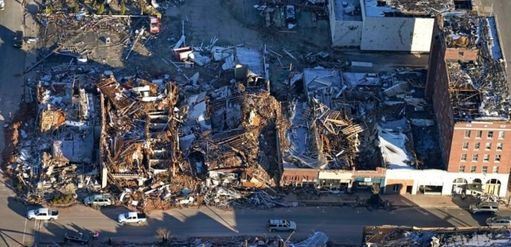 ΗΠΑ: Στο εργοστάσιο κεριών που κατέρρευσε η εταιρεία δεν άφηνε να φύγουν οι εργαζόμενοι ενώ πλησίαζε ο ανεμοστρόβιλος