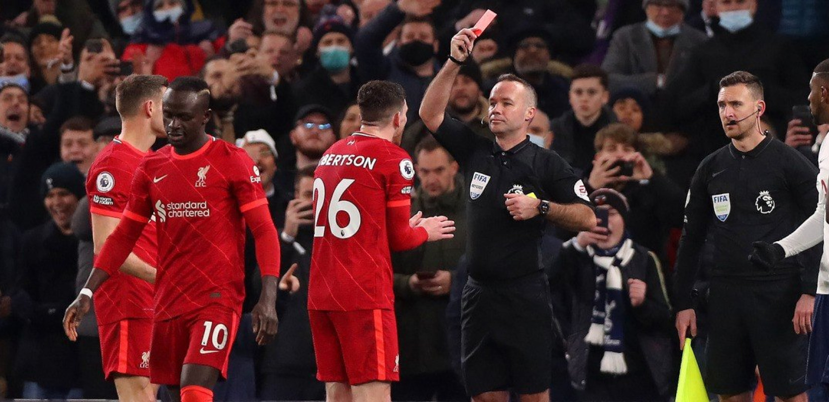 Αγγλία: Αίμα κι άμμος στη ματσάρα Τότεναμ - Λίβερπουλ (βίντεο)