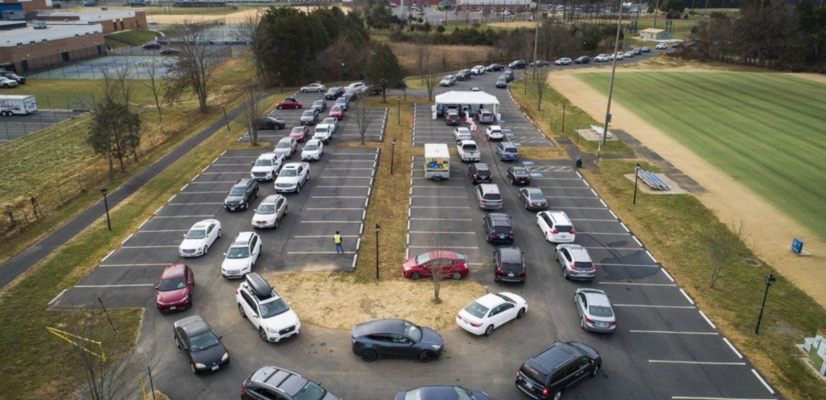 Ουρές στις ΗΠΑ για ένα rapid test ενόψει Χριστουγέννων (βίντεο)