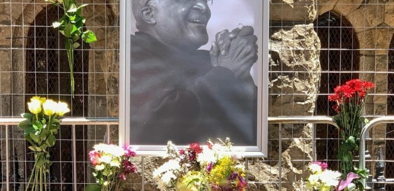 Νότια Αφρική: Δάκρυα και λουλούδια για τον Ντέσμοντ Τούτου