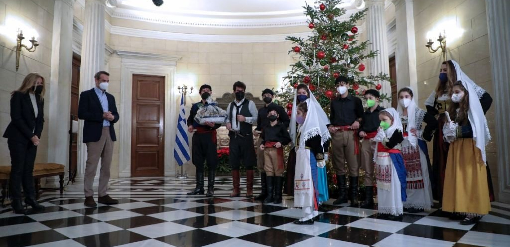 Κάλαντα και μαντινάδες στο Μέγαρο Μαξίμου