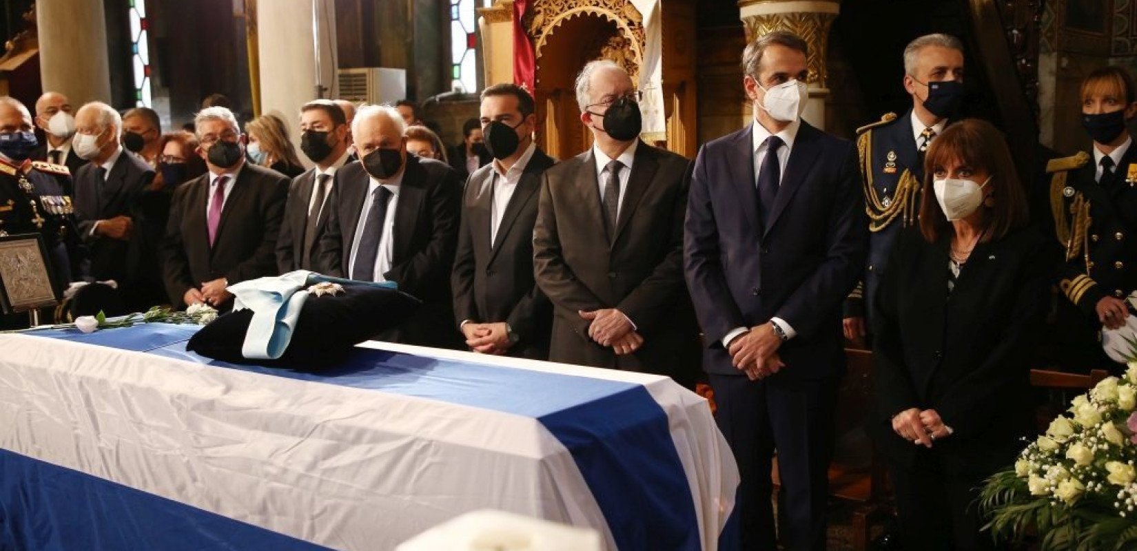 Ύστατο χαίρε στον Κάρολο Παπούλια - Αύριο στα Ιωάννινα η ταφή του (βίντεο-φωτ.) Ύστατο χαίρε στον Κάρολο Παπούλια - Αύριο στα Ιωάννινα η ταφή του (βίντεο-φωτ.)