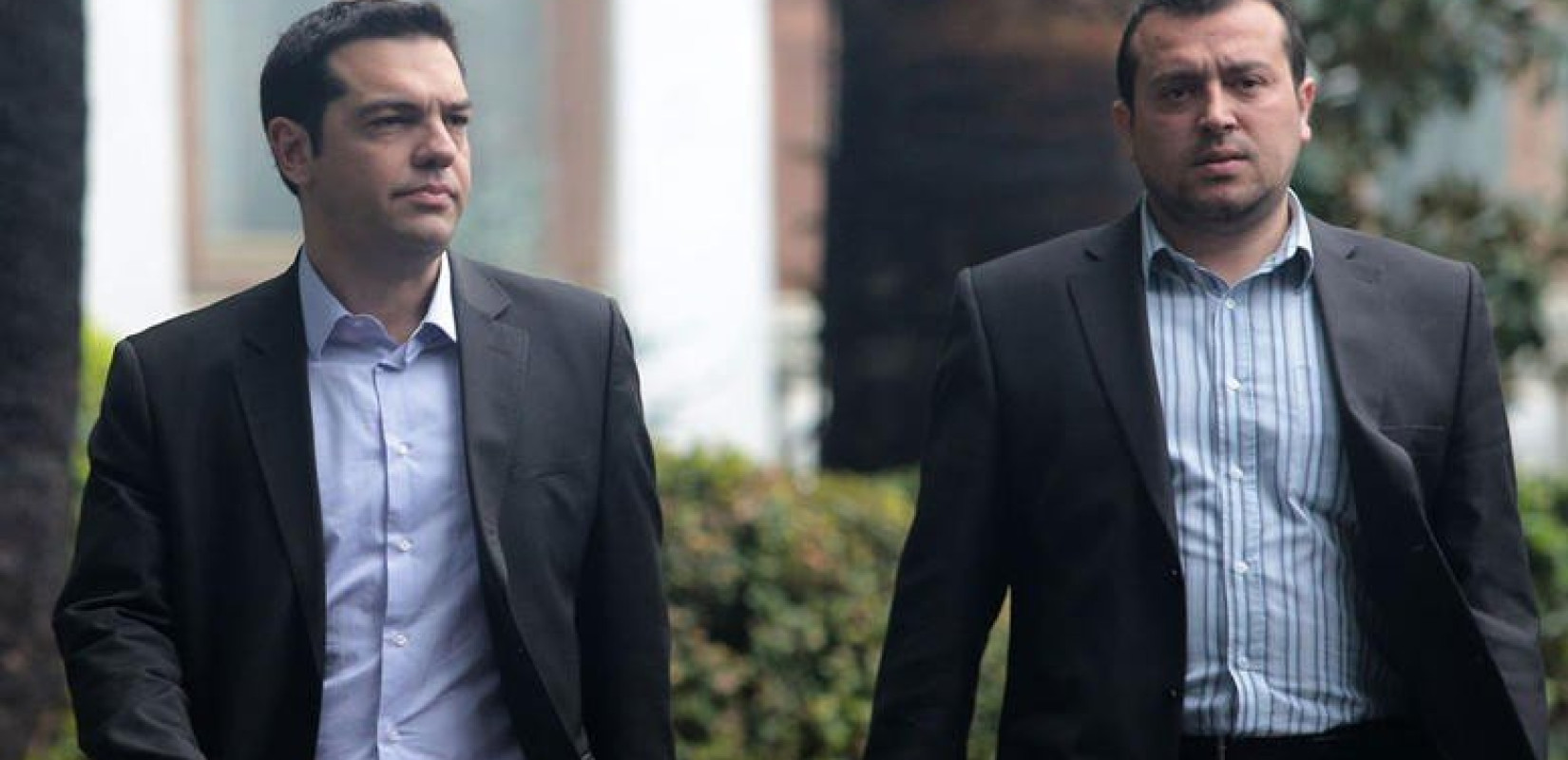 Το... ψείρισμα της μαϊμούς και η μπάλα στην εξέδρα