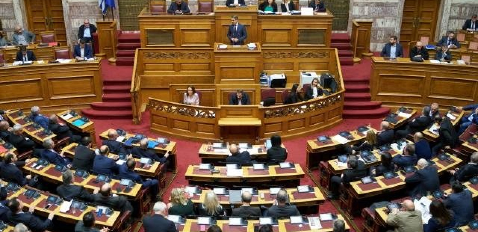 Βουλή: Με εντάσεις ξεκίνησε η συνεδρίαση για το πόρισμα της προκαταρκτικής για τον Κ. Αχ. Καραμανλή με «απορρίψεις» βουλευτών