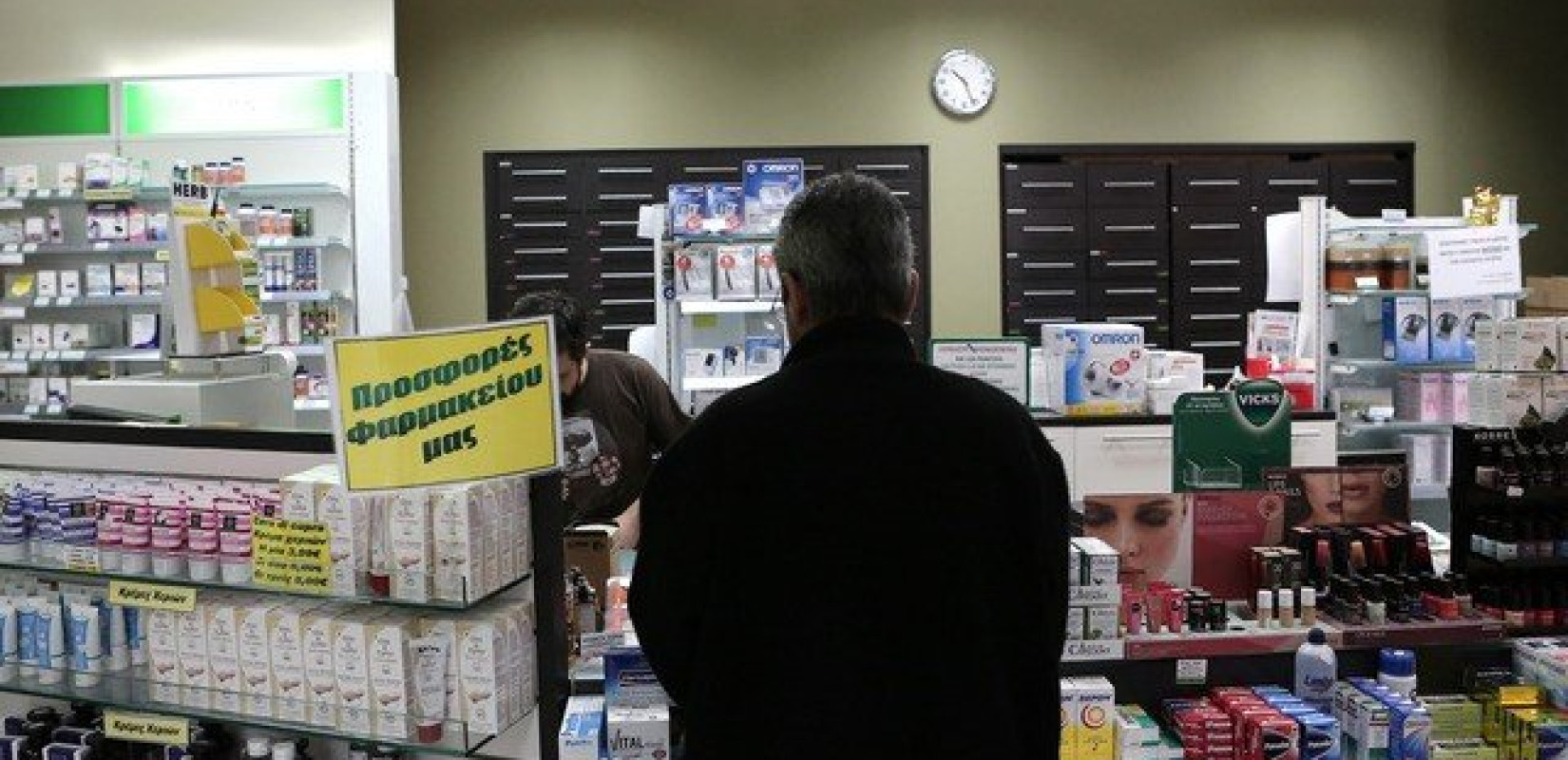 Ξέμειναν τα φαρμακεία από αντιβιοτικά, παυσίπονα και εισπνεόμενα 