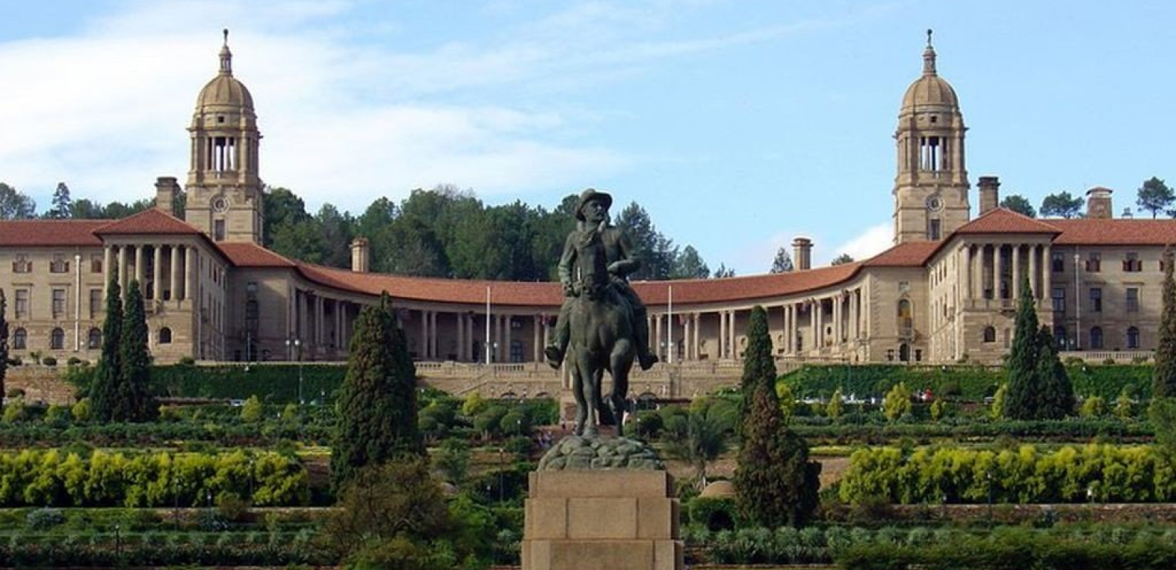 Ν. Αφρική: Συνέλαβαν τον βασιλιά αυτοχθόνων που έχει φυτέψει δέντρα κάνναβης στον... κήπο του προεδρικού μεγάρου