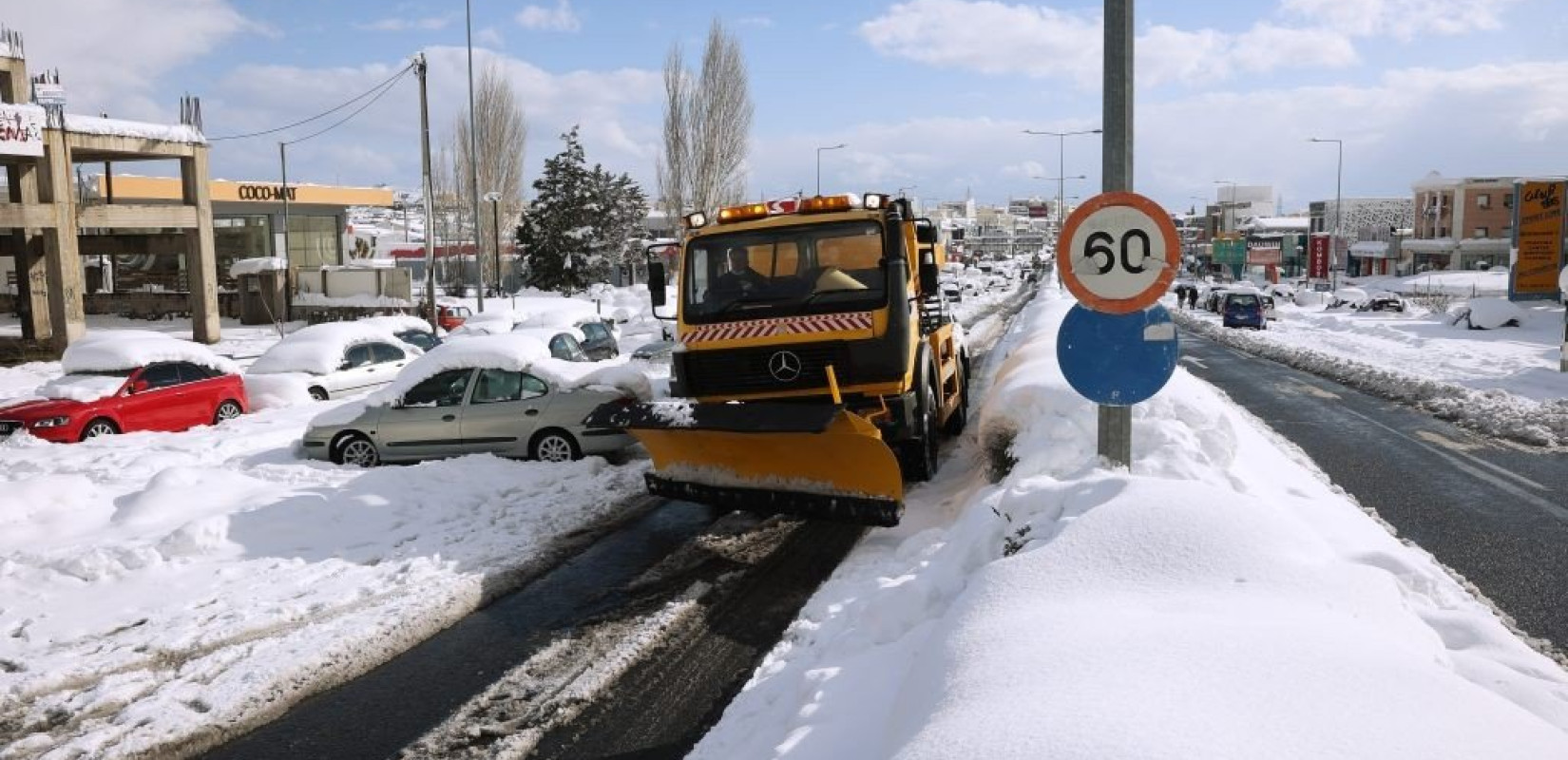 Σε κατάσταση ετοιμότητας οι εταιρείες μηχανημάτων έργου για ενδεχόμενο χιονιά