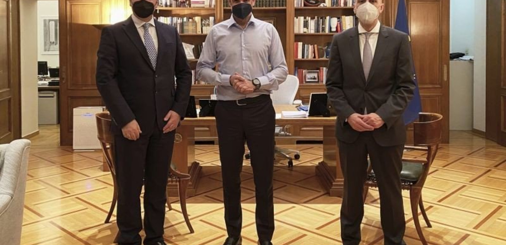 Συνάντηση Μητσοτάκη με τον νέο πρόεδρο της ΚΕΕΕ και τον πρόεδρο του ΕΒΕΑ για την ακρίβεια