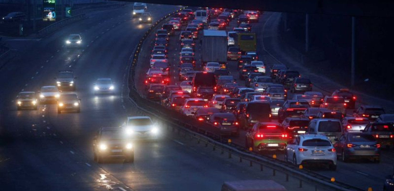 Ώρες αγωνίας για τους κατοικους του Κιέβου - Εστάλησαν SMS με οδηγίες για εκκένωση