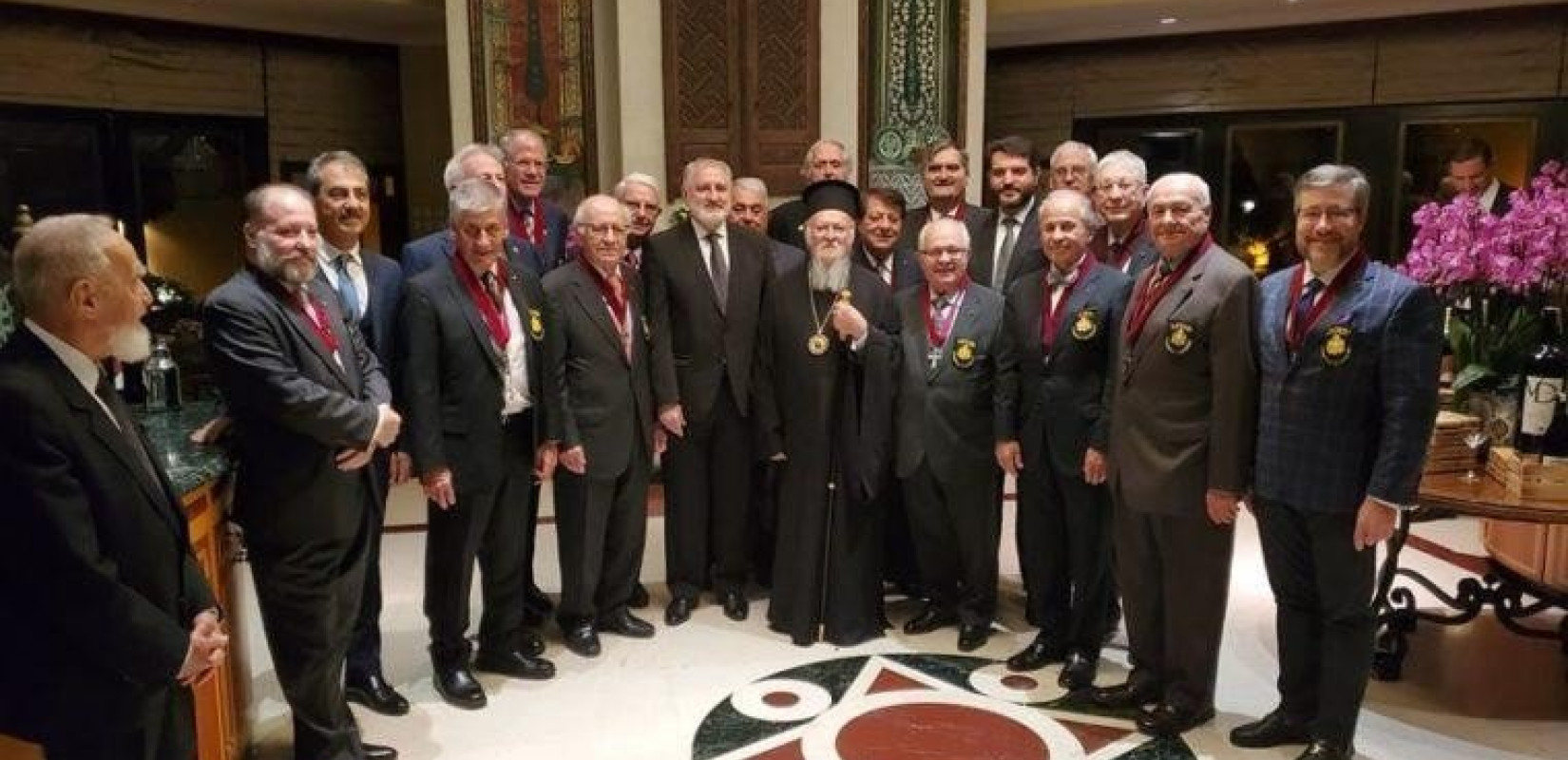 Οι 25 «Άρχοντες» του Αρχιεπισκόπου Ελπιδοφόρου - Από τους «Knights of St.Andrew» το 1966 στο σημερινό «Τάγμα του Αγίου Ανδρέα»
