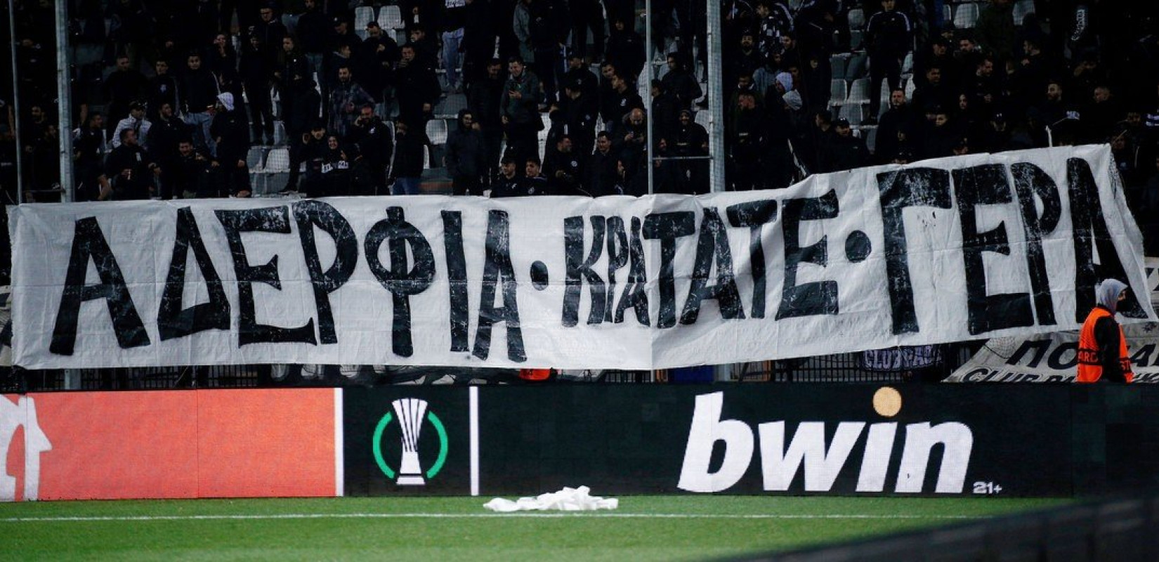 Εξηγήσεις για την ανάρτηση του πανό στο γήπεδο της Τούμπας έδωσαν οι πέντε οπαδοί