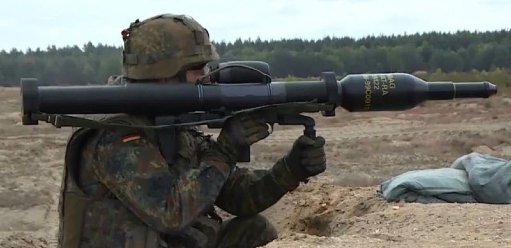 Γερμανία: Το Βερολίνο στέλνει 1.000 αντιαρματικά όπλα και 500 πυραύλους στην Ουκρανία	