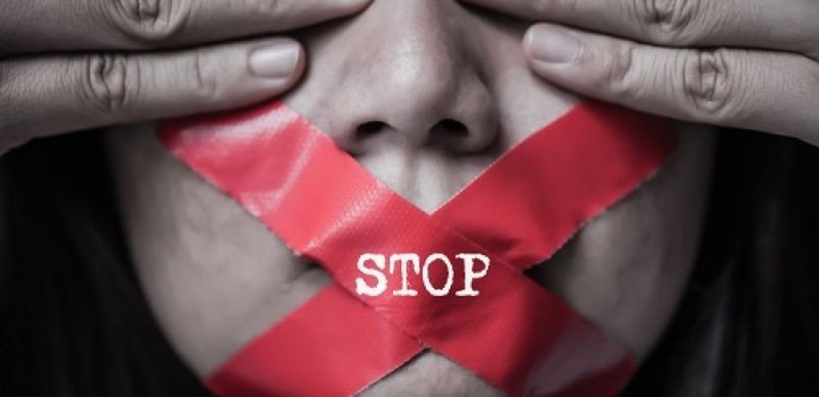 Για πρώτη φορά καθολικός ορισμός και συστάσεις για τη διαδικτυακή βία κατά γυναικών από το ΣτΕ