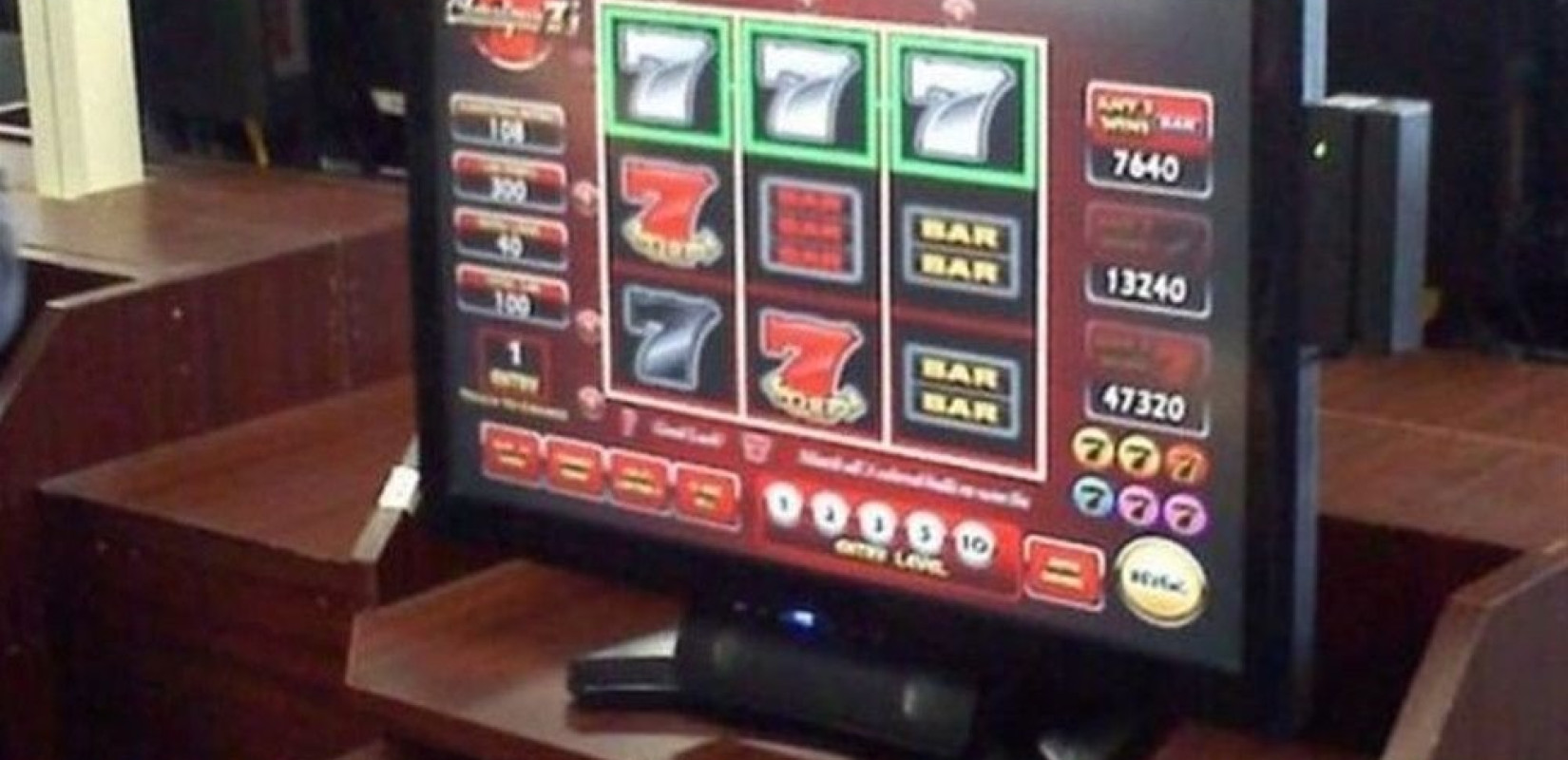 Θεσσαλονίκη: Δυο συλλήψεις για "φρουτάκια" 