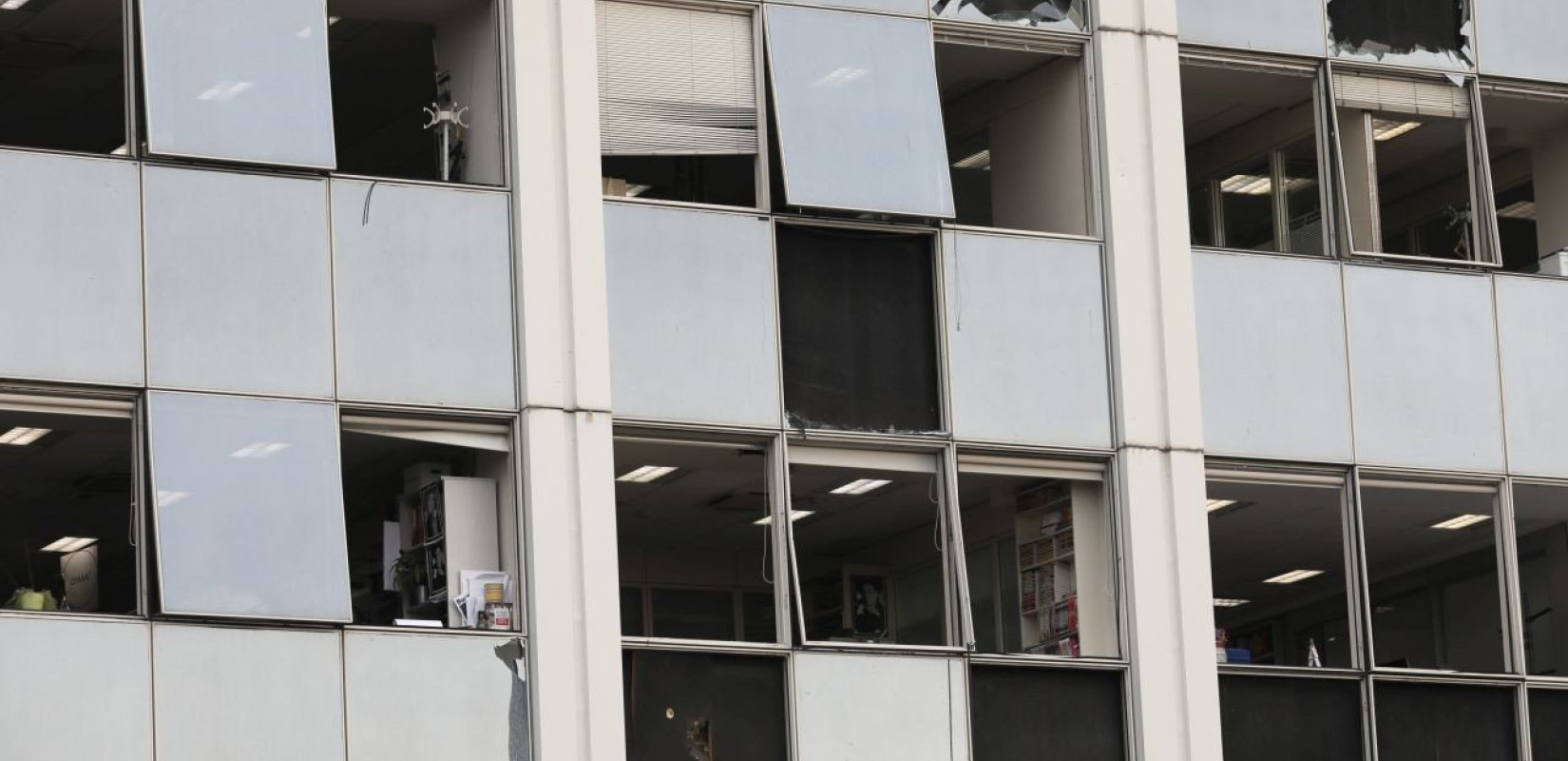 Έκρηξη στον ΣΚΑΪ: Μεγάλες ζημιές - Ερευνάται καμένο αυτοκίνητο