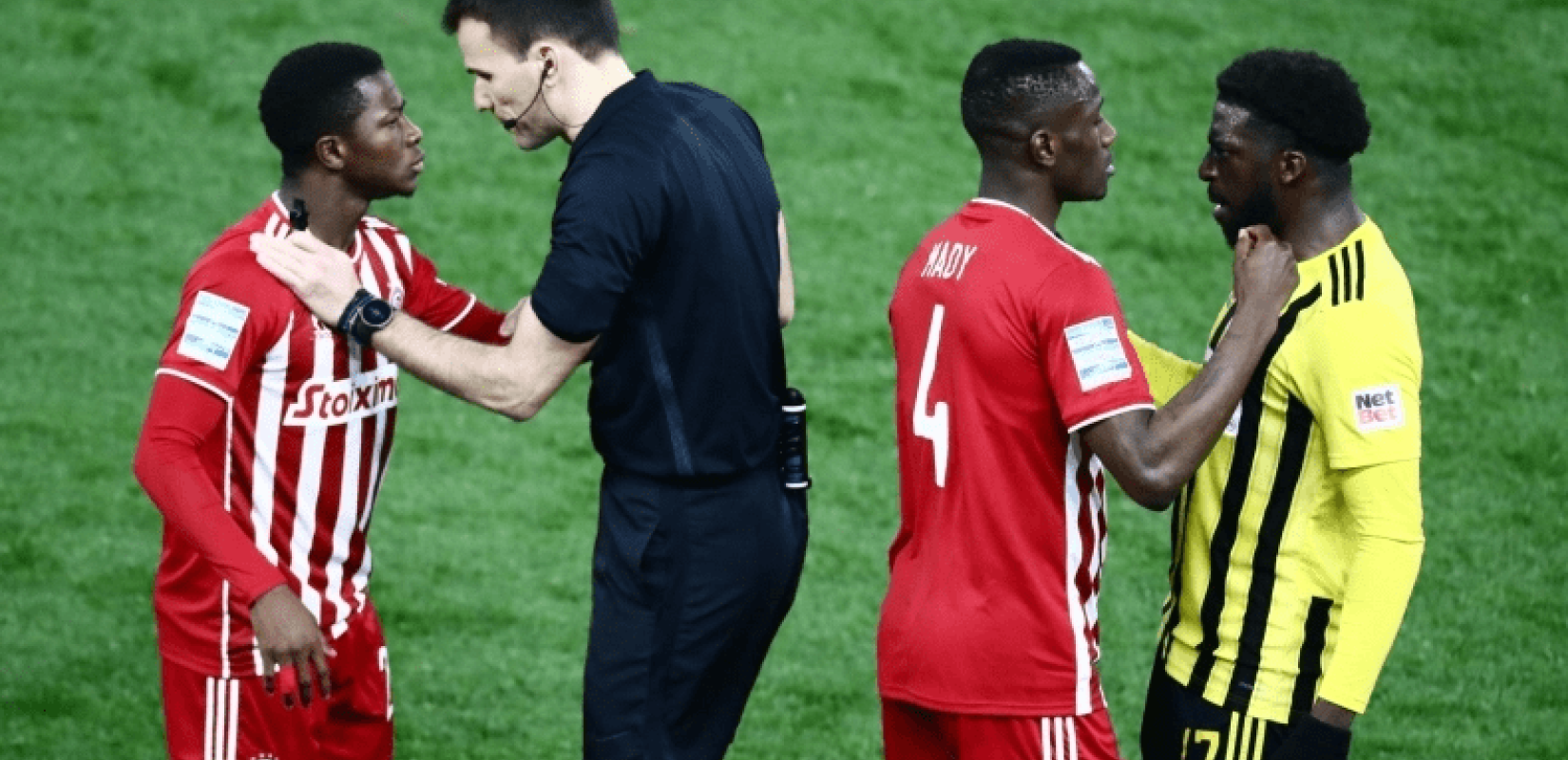 Ολυμπιακός - Άρης: Χάθηκε η μπάλα με τους... Καμαρά