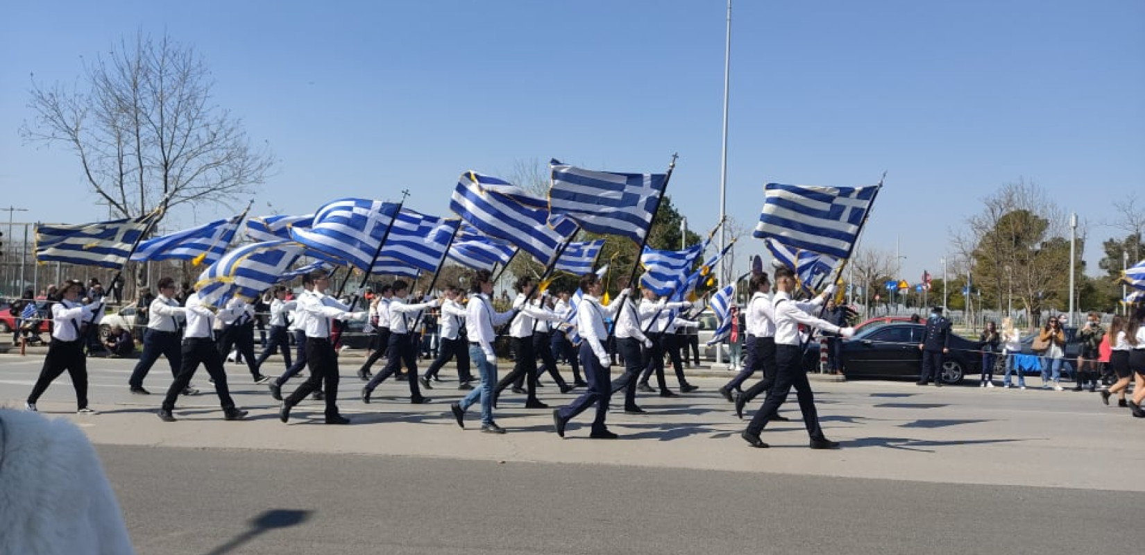 Μάσκες και πολιτικά πηγαδάκια στην εξέδρα για την παρέλαση της 25ης Μαρτίου