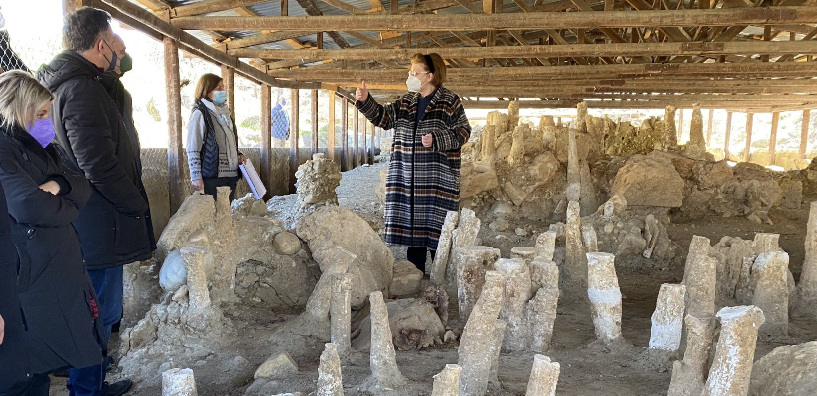 Αμφίπολη: «Πονοκέφαλος» από τις νέες καθυστερήσεις και την «κρυφή» επίσκεψη Μενδώνη