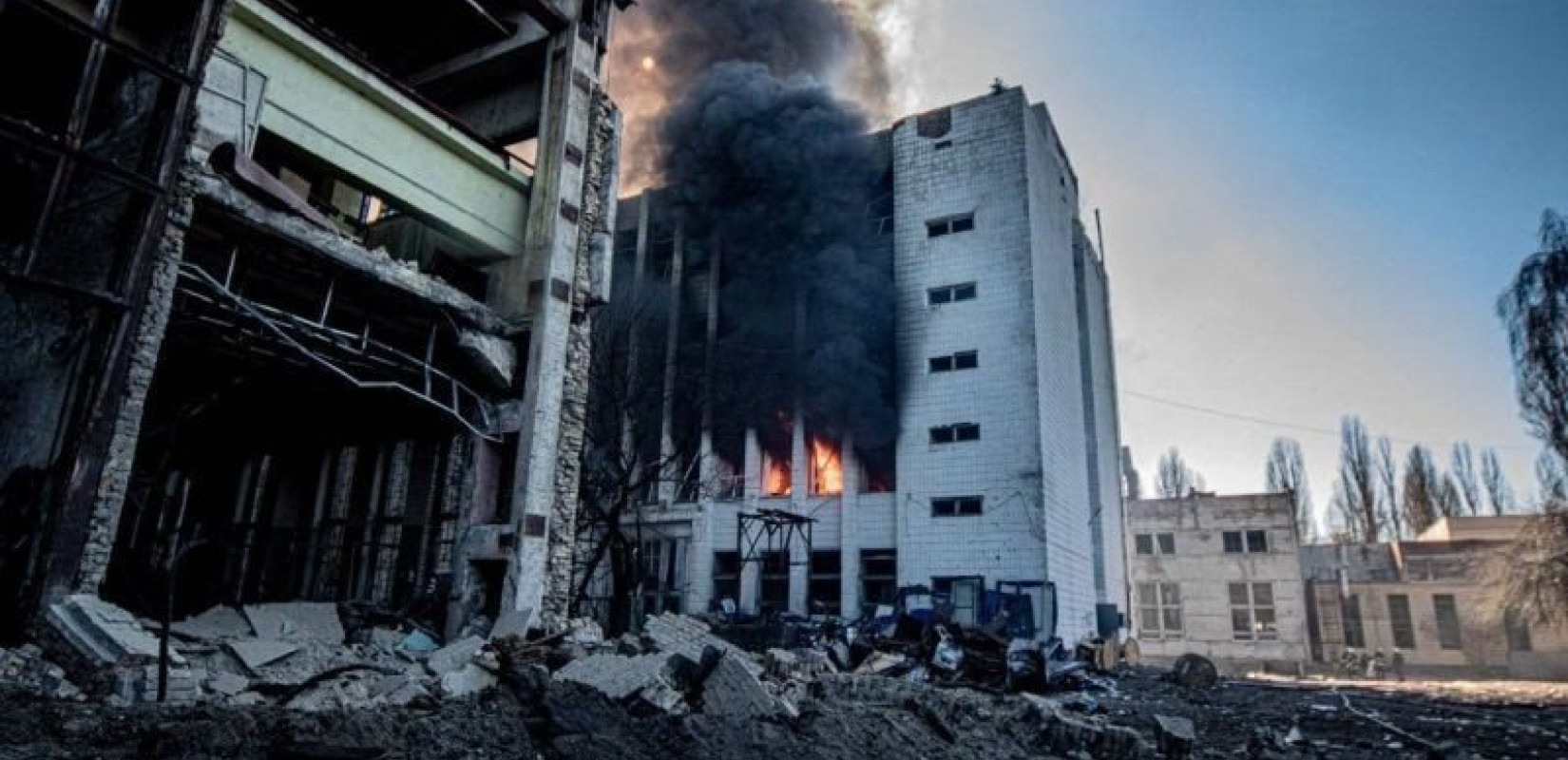 Ουκρανία: Τουλάχιστον έξι νεκροί από ρωσικούς βομβαρδισμούς στην πόλη Κουράχοβε