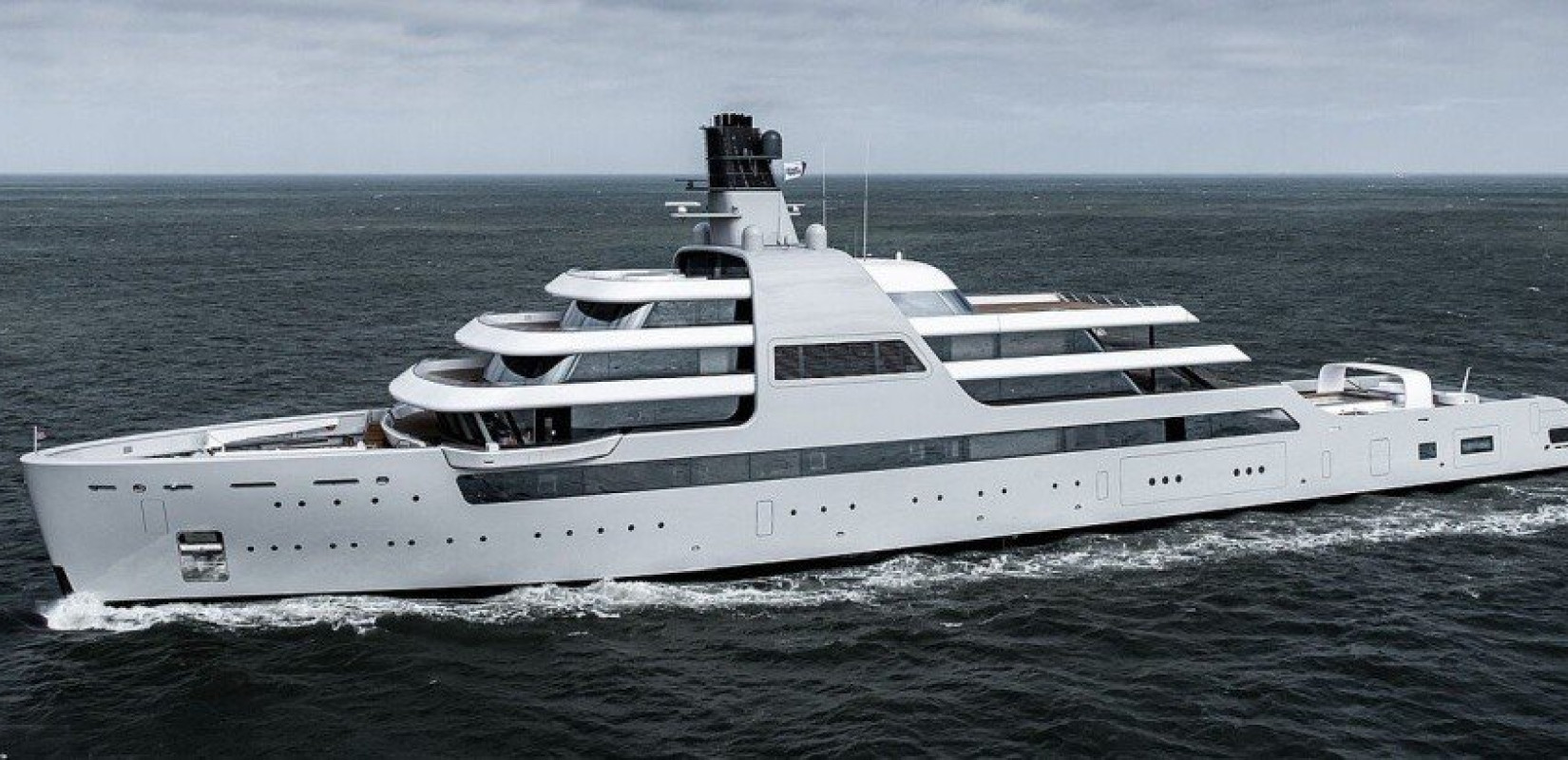 Η θαλαμηγός του Αμπράμοβιτς «Solaris» έδεσε στην Αλικαρνασσό (βίντεο)