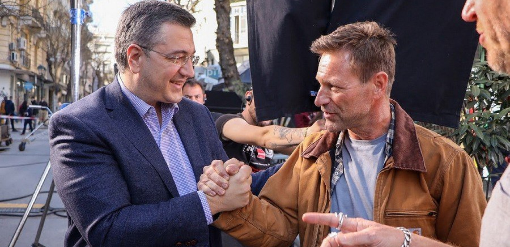 Θεσσαλονίκη: Στα γυρίσματα του "Bricklayer" ο Περιφερειάρχης Κεντρικής Μακεδονίας, Απόστολος Τζιτζικώστας