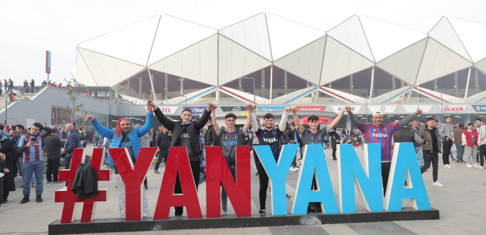 Τουρκία: Τρομερή υποδοχή από τους οπαδούς της Τραμπζονσπόρ (βίντεο)