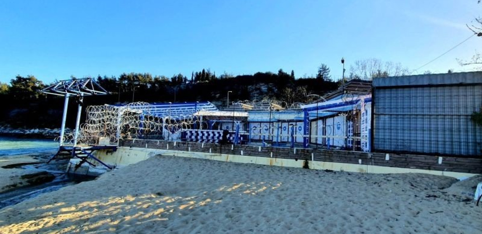 Καβάλα: Εικόνες ντροπής και εγκατάλειψης στην ακτή Καλαμίτσας (βίντεο-φωτ.)