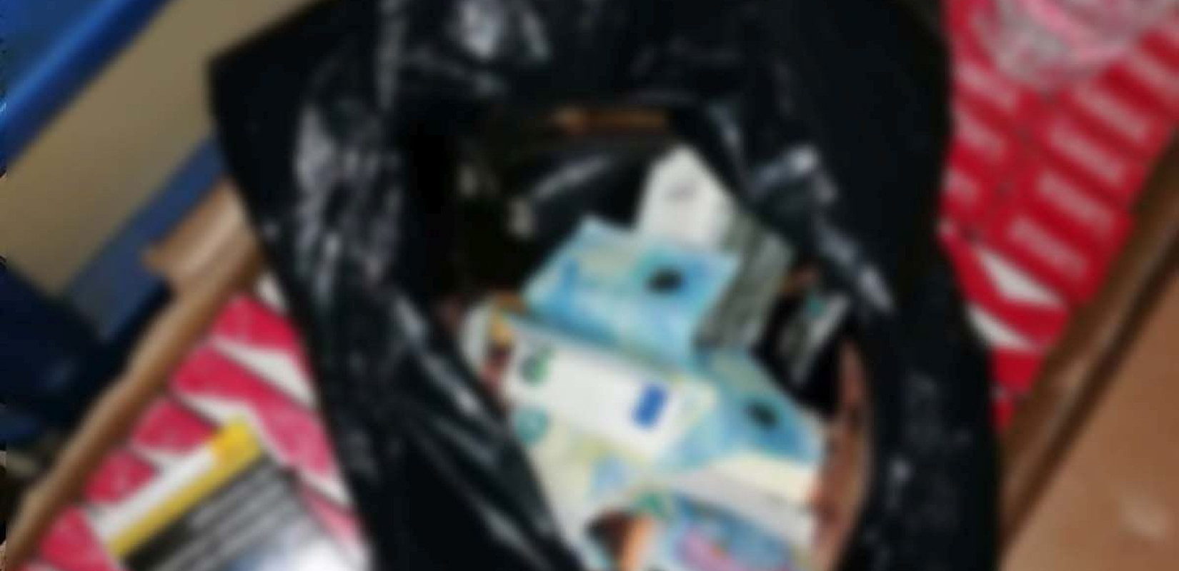 Θεσσαλονίκη: Λαθραία τσιγάρα στην καρδιά της πόλης - Χειροπέδες σε 49χρονη με «φορτίο« στην Πλατεία Αριστοτέλους