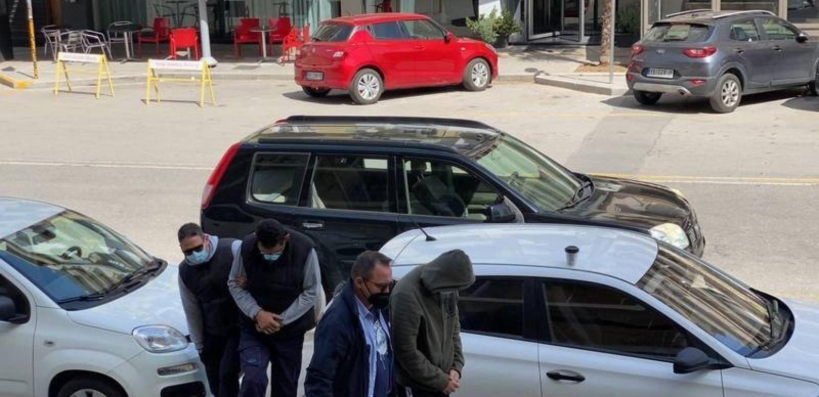 Τραγωδία στον Εύοσμο: Τι έδειξε η ιατροδικαστική εξέταση- Οι προσπάθειες των γιατρών να τον επαναφέρουν στη ζωή και η μαρτυρία γείτονα 