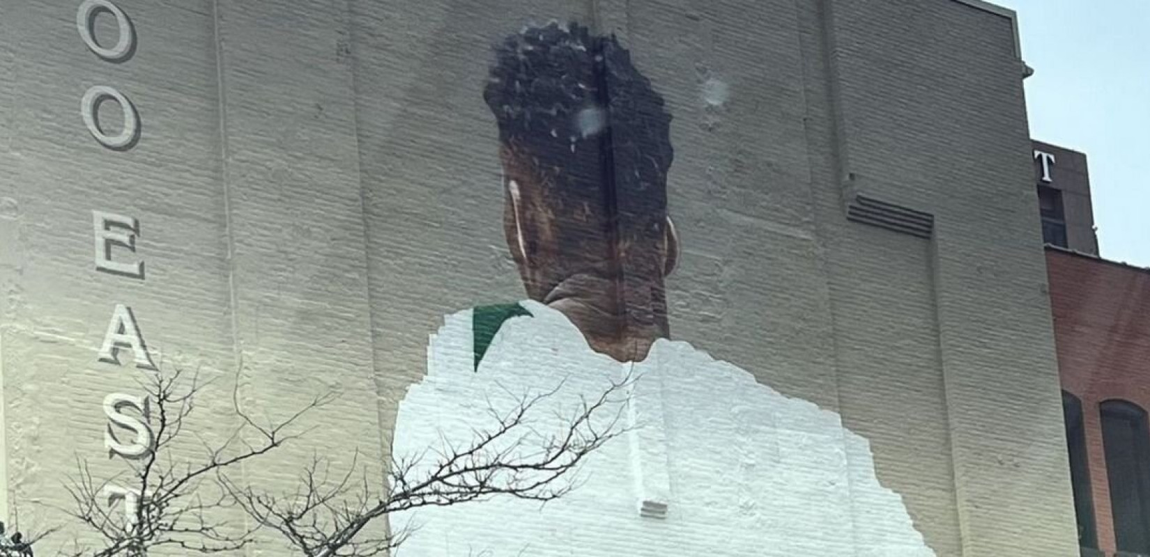 Μπάσκετ: Ο Γιάννης γίνεται γκράφιτι σε κεντρική λεωφόρο του Μιλγουόκι