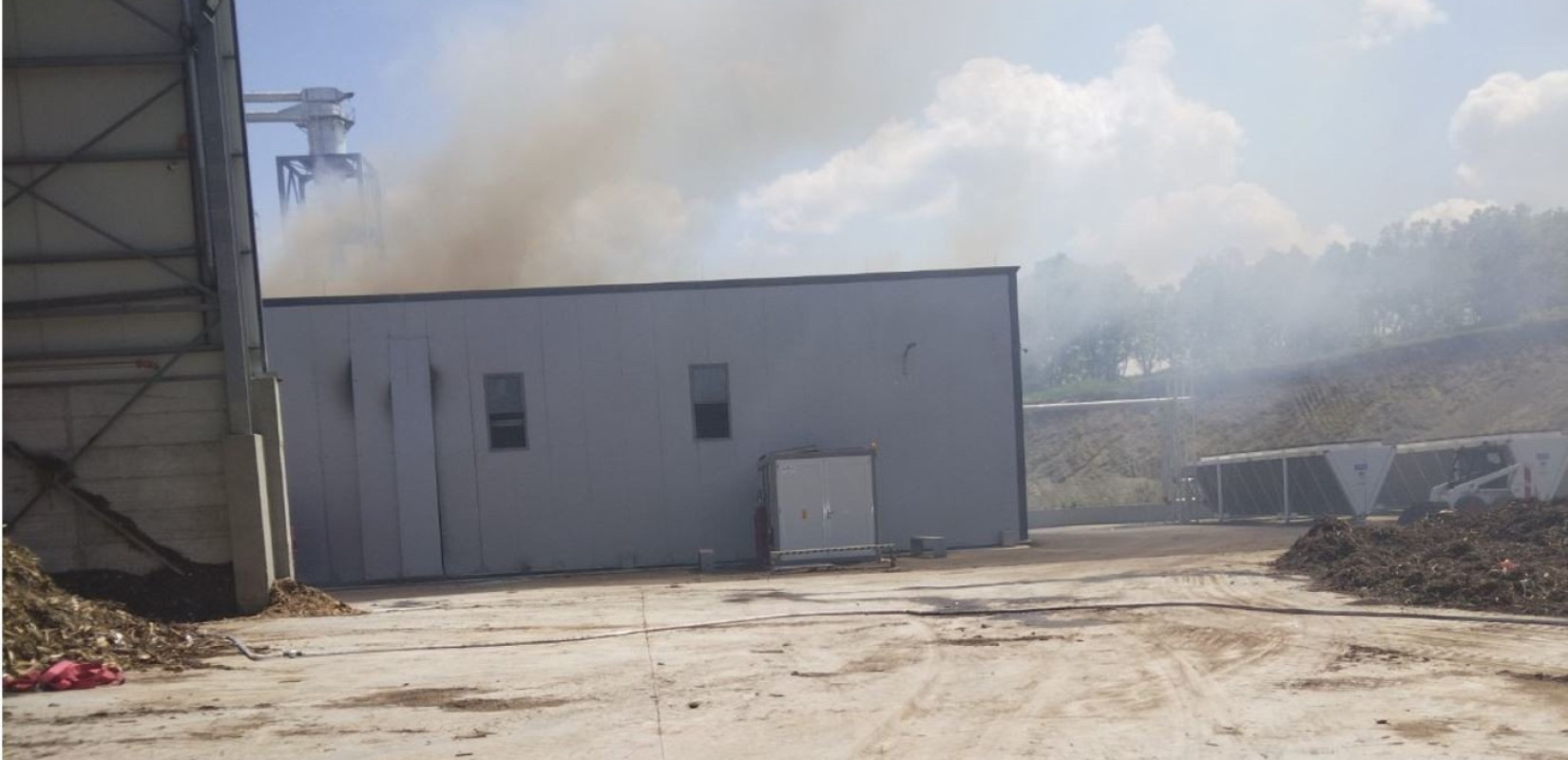 Γρεβενά: Σε κρίσιμη κατάσταση ο 28χρονος που τραυματίστηκε μετά την έκρηξη στο εργοστάσιο (βίντεο) Γρεβενά: Σε κρίσιμη κατάσταση ο 28χρονος που τραυματίστηκε μετά την έκρηξη στο εργοστάσιο (βίντεο)