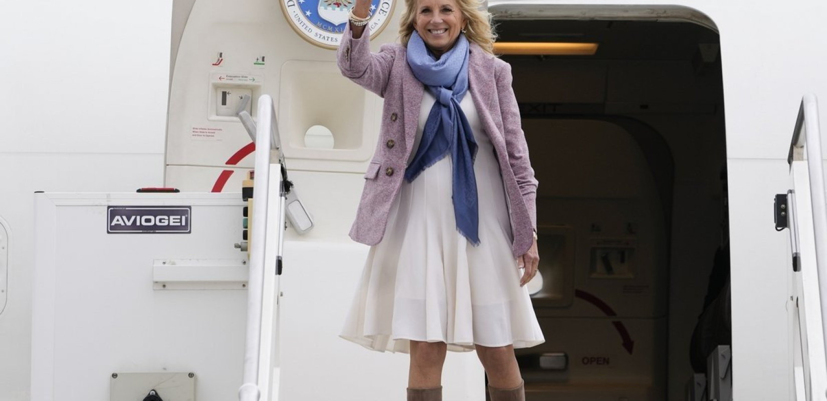 Επίσκεψη- έκπληξη της Τζιλ Μπάιντεν στην Ουκρανία - Θερμή υποδοχή από την Ολένα Ζελένσκι (βίντεο)