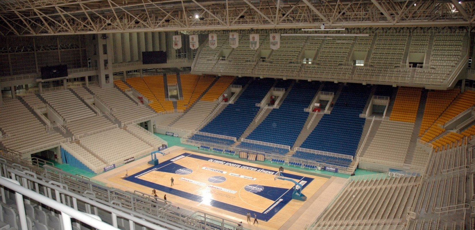 Μπάσκετ: Άνοιξαν κεφάλια πριν τον πέμπτο τελικό στο ΟΑΚΑ - Επεισόδια μεταξύ οπαδών και αστυνομίας