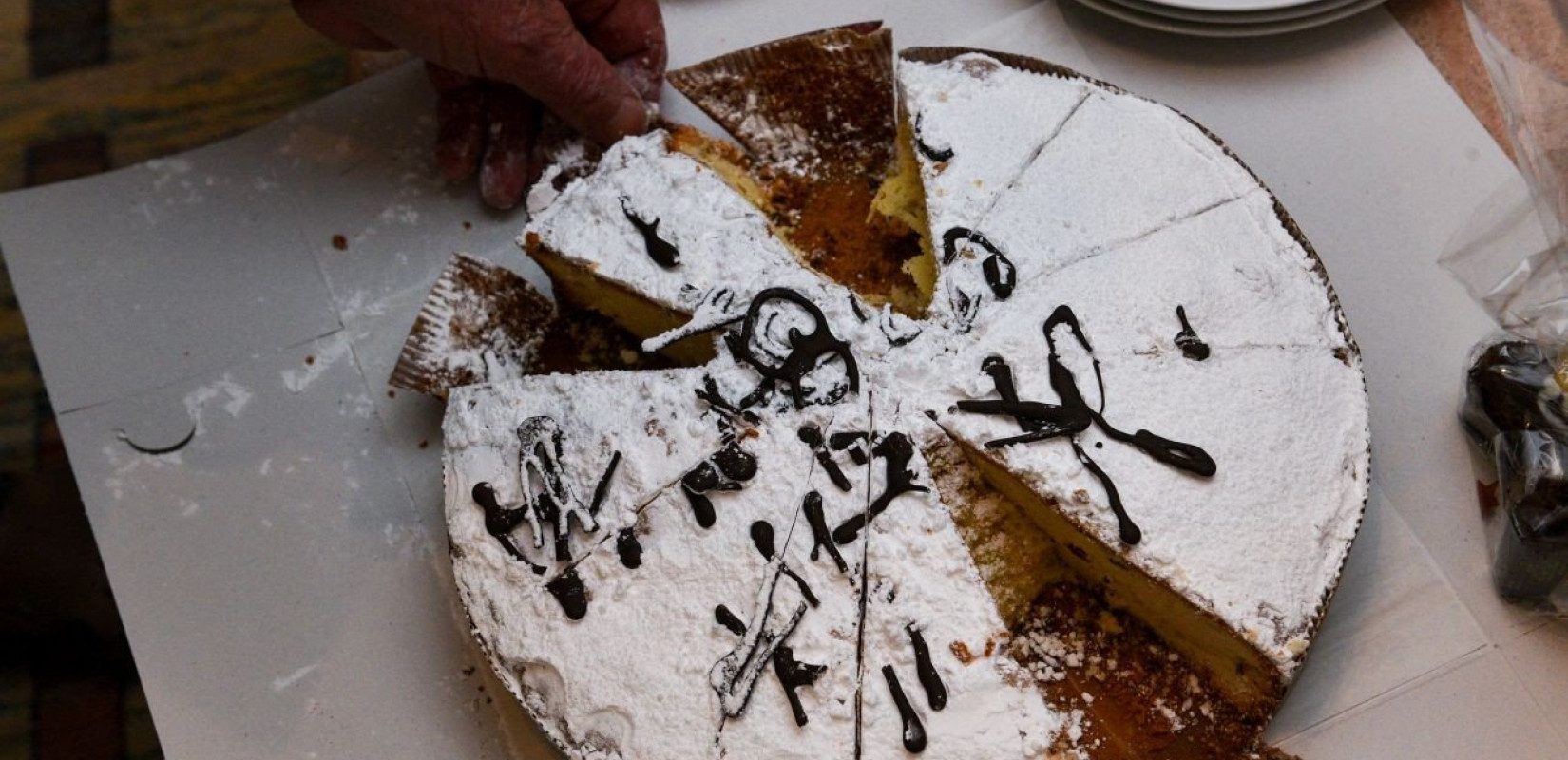 Η βασιλόπιτα, το φλουρί, το σπάσιμο του ροδιού και το ποδαρικό Η βασιλόπιτα, το φλουρί, το σπάσιμο του ροδιού και το ποδαρικό