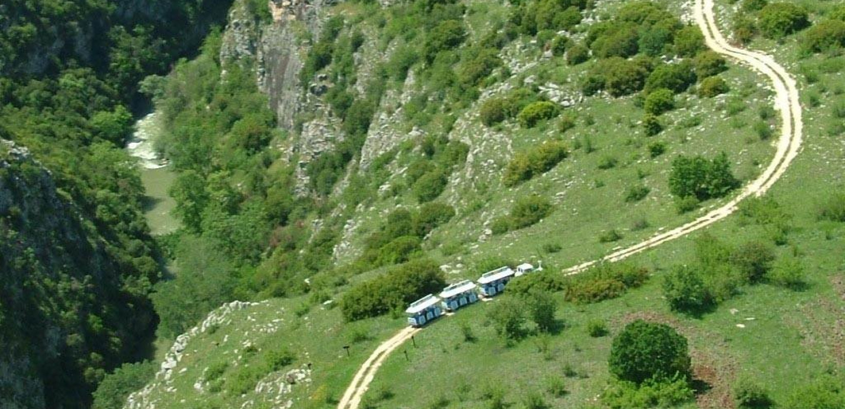 Σέρρες: Στις ράγες ξανά, μετά από επτά χρόνια, το τρενάκι στο Φαράγγι του Αγγίτη (φωτ.)