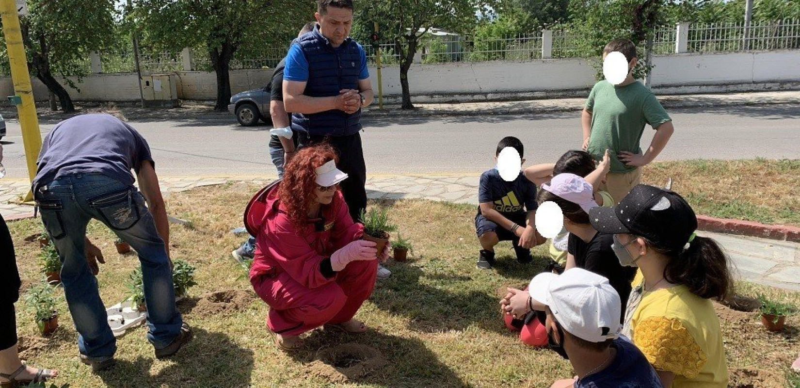 Λαγκαδάς: Μαθητές δημοτικού φύτεψαν μελισσοκομικά φυτά στο δημοτικό πάρκο