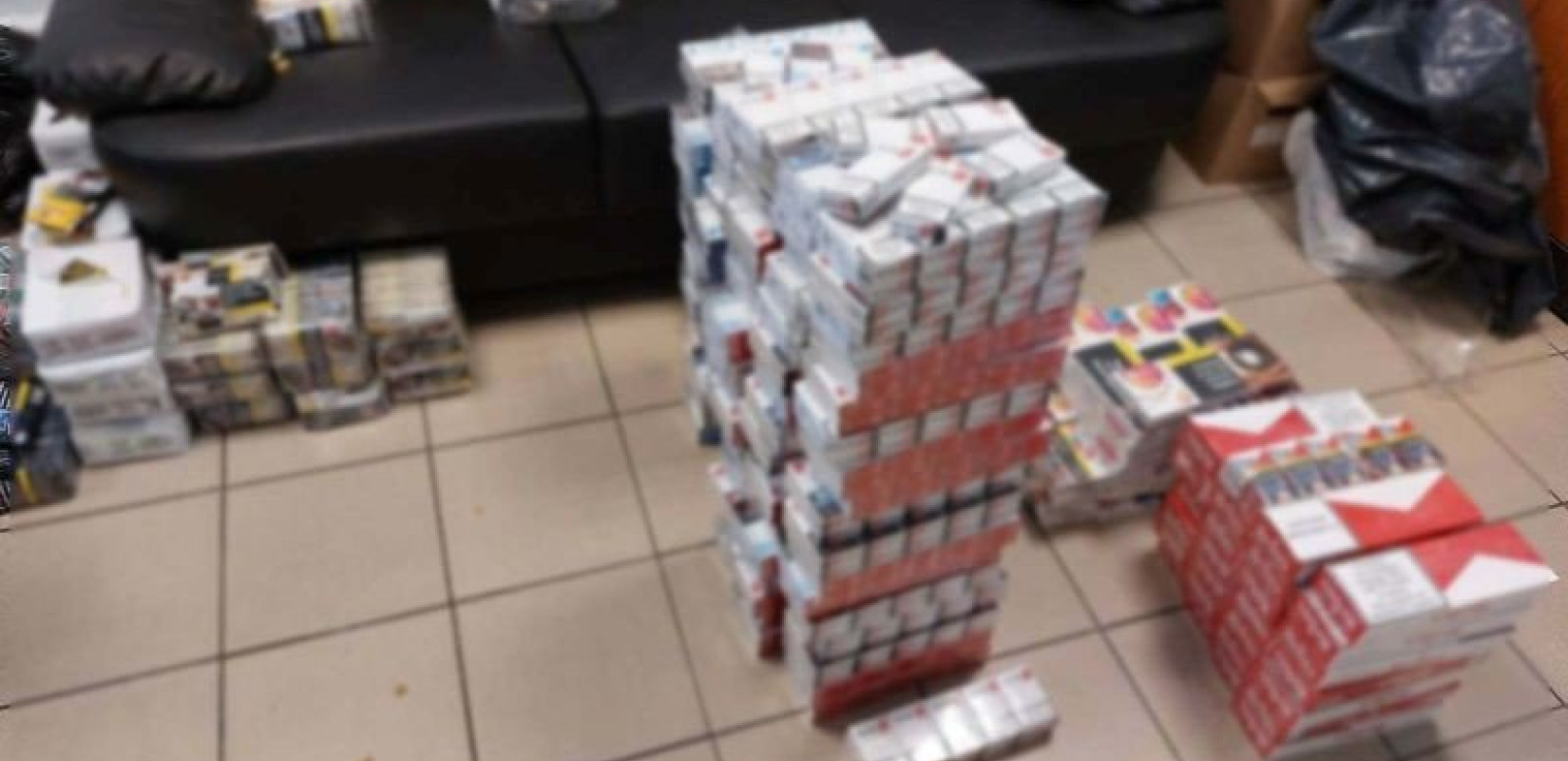 Στα δίχτυα της αστυνομίας επιχειρηματίας για λαθρεμπόριο τσιγάρων και καπνού (Φωτ.)