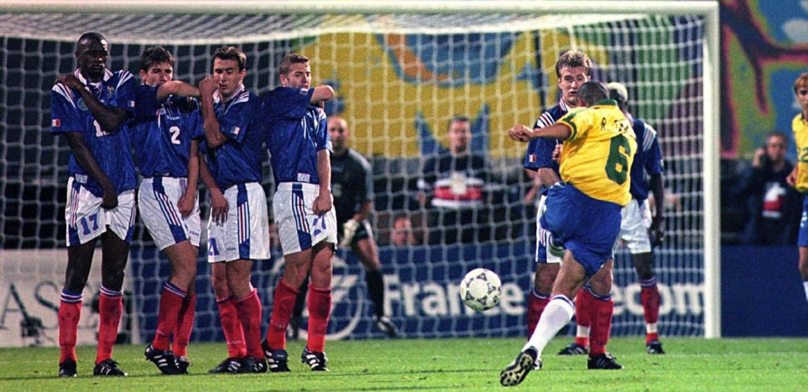 Ρομπέρτο Κάρλος: Το «φάουλ του αιώνα» ήταν μία στιγμή αυθεντικής ποδοσφαιρικής μαγείας (βίντεο)