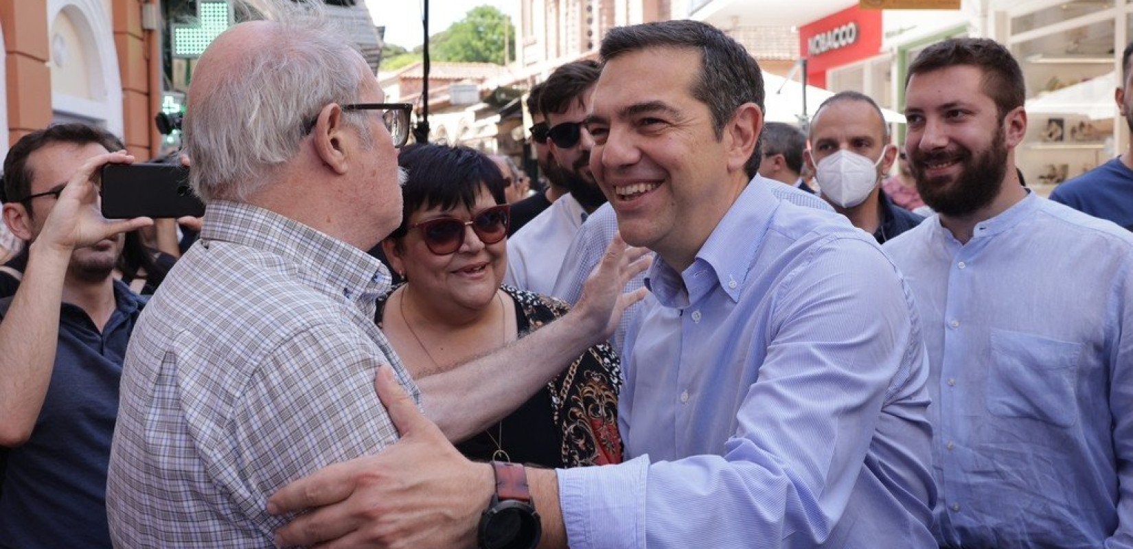 Aλ. Τσίπρας από Μυτιλήνη: Είναι απαραίτητο να υπάρξουν μέτρα γιατί θα οδηγηθούμε σε συνθήκες κοινωνικής έκρηξης Aλ. Τσίπρας από Μυτιλήνη: Είναι απαραίτητο να υπάρξουν μέτρα γιατί θα οδηγηθούμε σε συνθήκες κοινωνικής έκρηξης