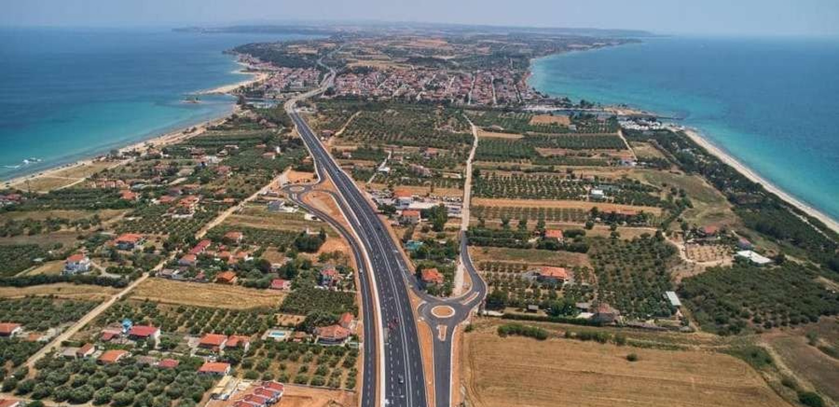 Η ανάρτηση Καραμανλή για το "ορφανό χιλιόμετρο" (φωτ.)